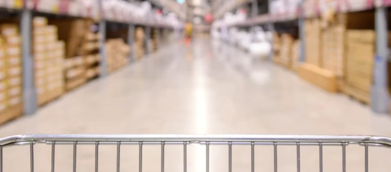 Indisponibilidade de leite UHT em junho é a maior do ano nos supermercados; vendas despencam
